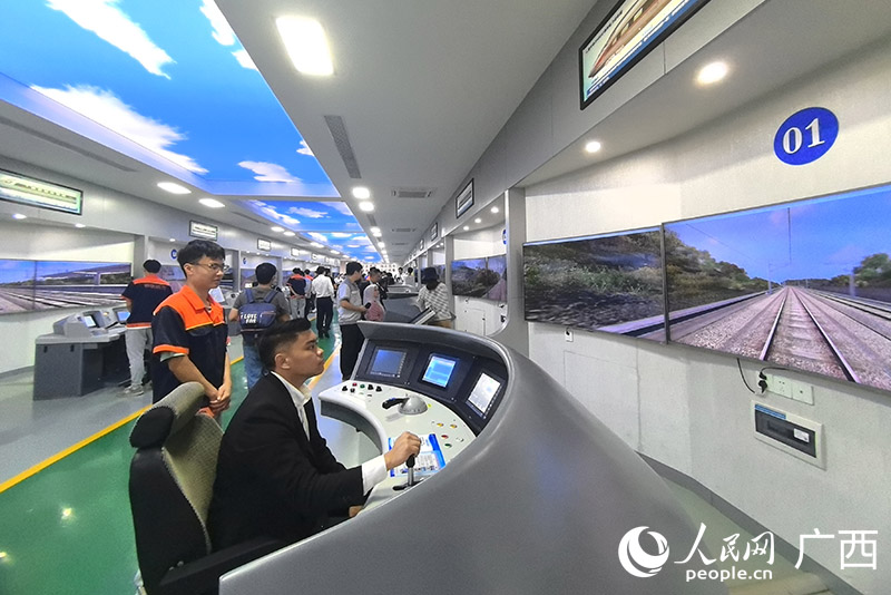 柳州铁道职业技术学院开展2024年中马铁路技能培训系列活动(图3)