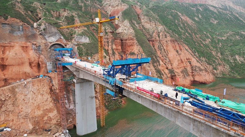 兰合铁路建设加速推进(图1)
