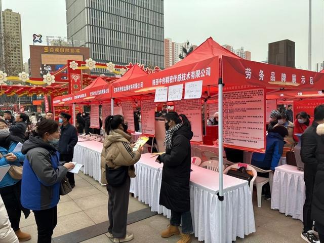 必赢Bwin国际：宝鸡市金台区“百日行动”招聘洽谈会首日达成就业意向近千人(图3)
