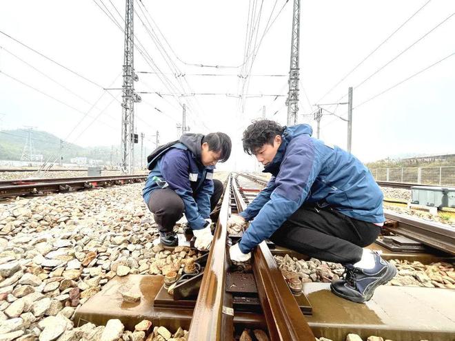 安装“雪融融”让道岔不再“冰墩墩”(图4)