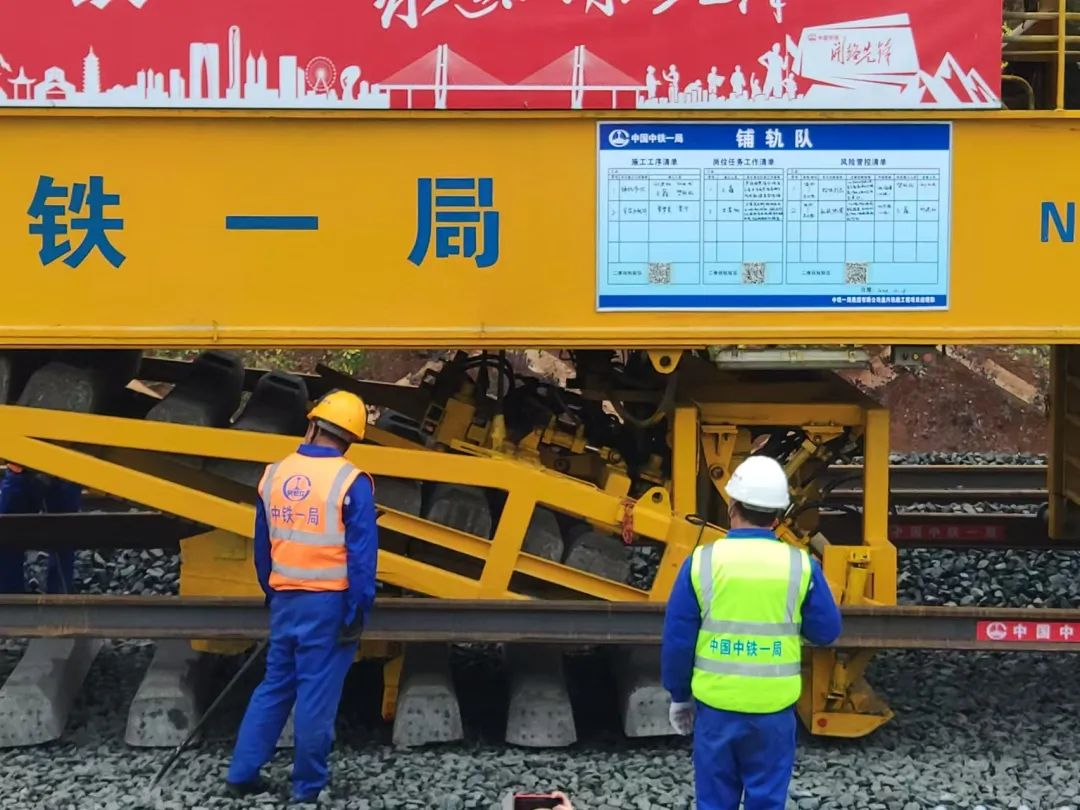 启动全线铺轨！贵州盘兴高铁建设进入关键期(图3)