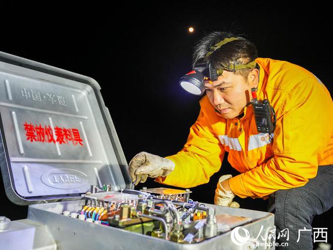必赢Bwin国际：新春走基层｜壮乡新线上的“信号尖兵”(图1)