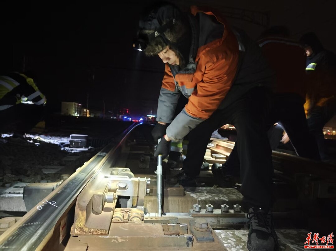 春运暖途│“黄金搭档”护航春运返程路：铁路夫妻的坚守与温情(图2)