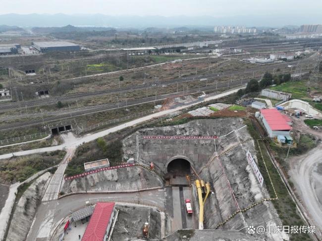 成渝中线高铁冲破地质禁区创新技术攻克难关(图2)
