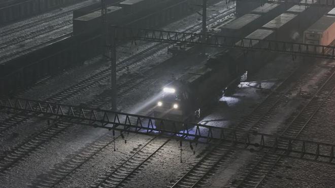 必赢Bwin国际：启程！新疆铁路口岸2025年首趟中欧班列经阿拉山口口岸出境(图3)
