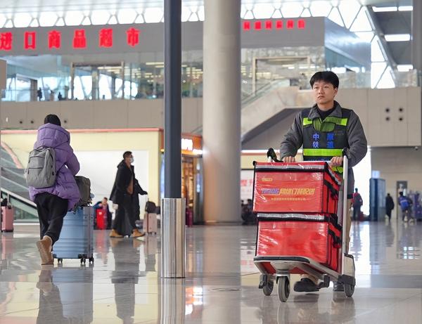 旅客的归途有他们的青春在守护(图11)