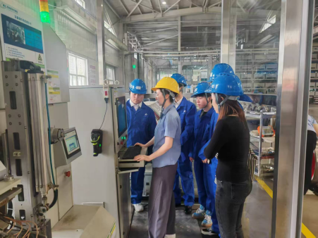 必赢Bwin国际：西安铁路职院团队研发多功能监测仪赋能铁路设备智能维护新未来(图2)