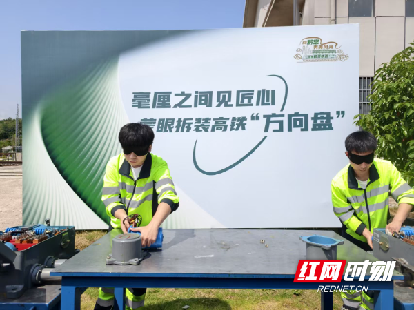 发现最美铁路丨给钢轨做“B超”、蒙眼装“方向盘”……他们让列车零隐患穿行(图2)