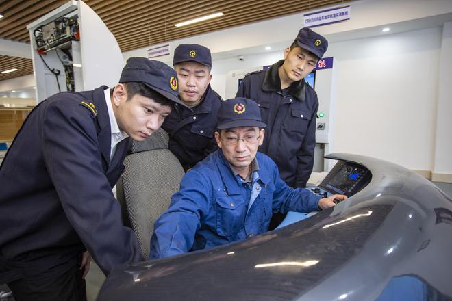 匠心护航“中国速度”全国劳模、青岛动车段动车组机械师刘波(图3)