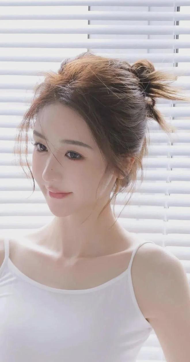 妈妈给女儿喂药V(图1)