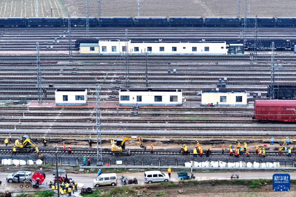 必赢Bwin：山东兖州：京沪铁路下行线拨接作业完成(图2)