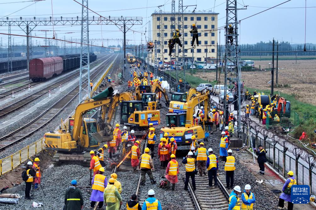 必赢Bwin：山东兖州：京沪铁路下行线拨接作业完成(图3)