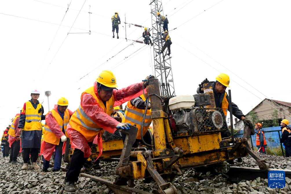 必赢Bwin：山东兖州：京沪铁路下行线拨接作业完成(图4)