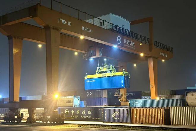 必赢Bwin国际：湘粤班列开行突破450列！铁路物流赋能湘粤协同发展(图2)