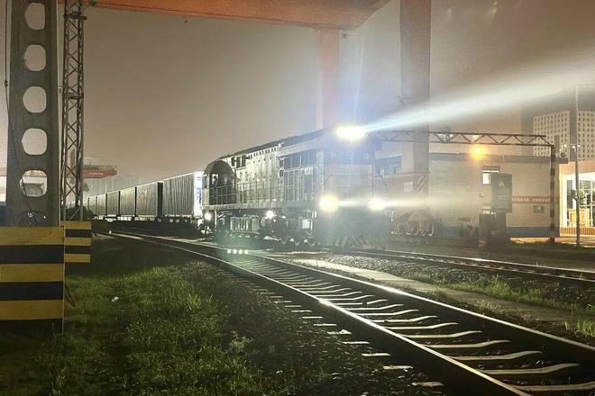 必赢Bwin国际：湘粤班列开行突破450列！铁路物流赋能湘粤协同发展(图1)