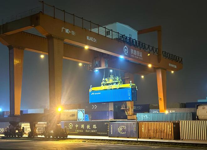 必赢Bwin国际：湘粤班列突破450列！湘粤铁路物流大通道升级“钢铁动脉”赋能国家战略融合(图1)