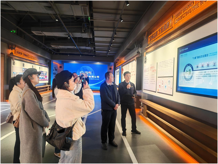 必赢Bwin国际：2025年“聚焦新质生产力探寻渭滨新动能”专家媒体调研行启动(图3)