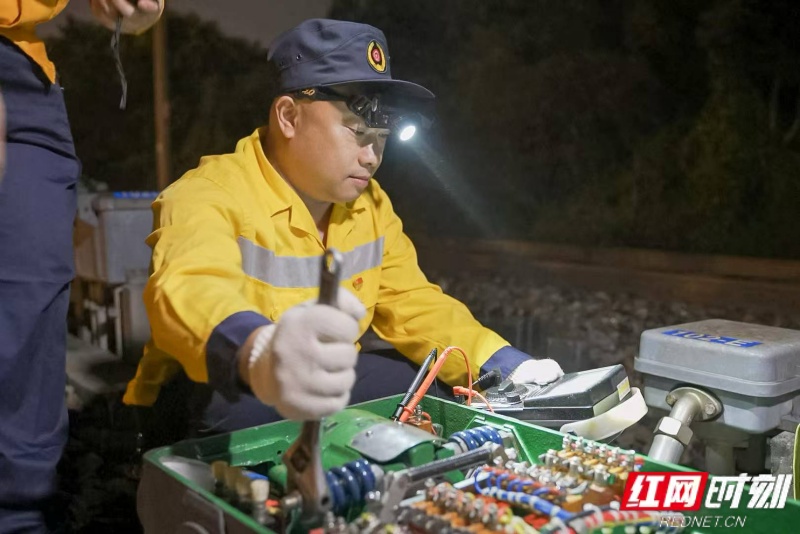 遇见最美铁路｜一间工作室为何能成为支撑海南自贸港建设的“金牌信号”？(图1)